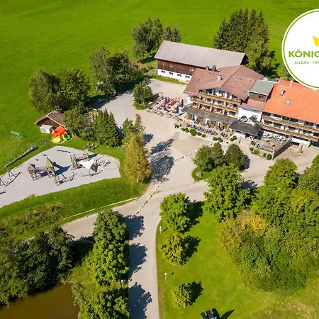 Familienhotel Loewen-2