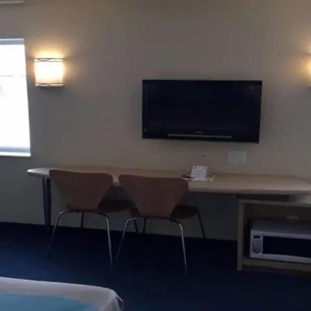 Super 8 By Wyndham Estevan-3