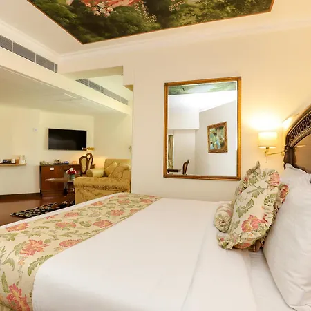 Hotel The Royal Plaza-3