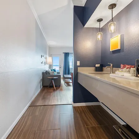 Cherry Tree Inn & Suites-3
