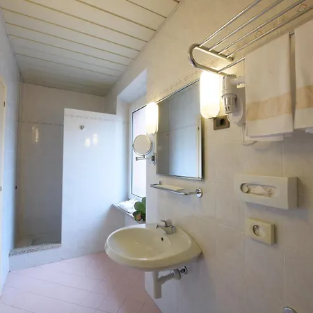 Hotel Button-3
