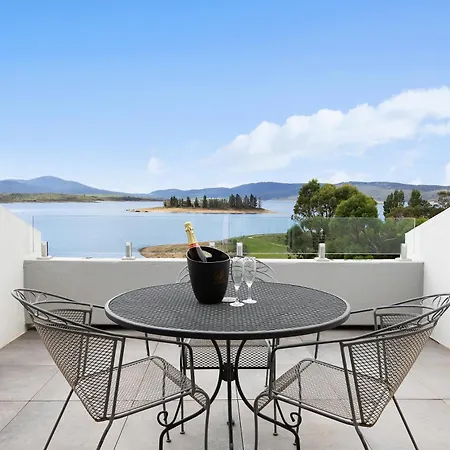 Horizons Lake Jindabyne-2