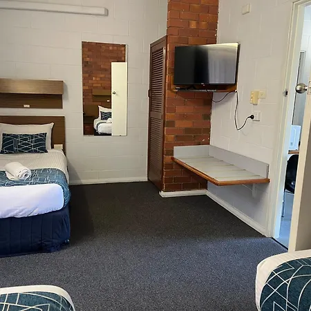 Rest Point Motor Inn-3