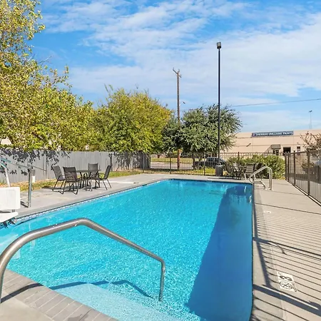 Day Inn By Wyndham San Antonio Downtown-2