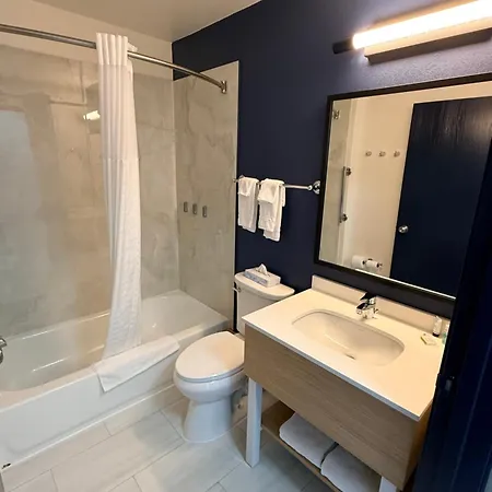 Microtel Inn And Suites Appleton-2