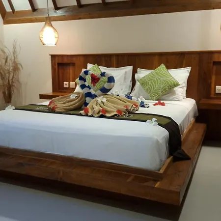 Lucy'S Garden Hotel-2