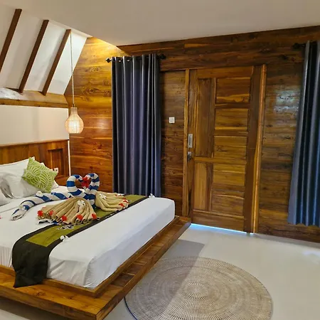 Lucy'S Garden Hotel-3