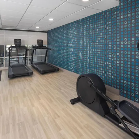 La Quinta Inn & Suites By Wyndham Downtown Asheville-3