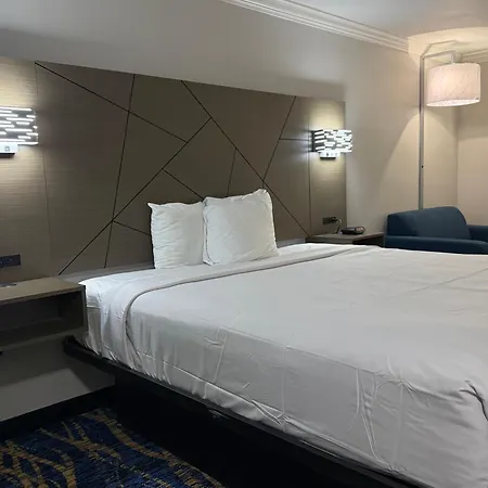 Travelodge By Wyndham Odessa-3