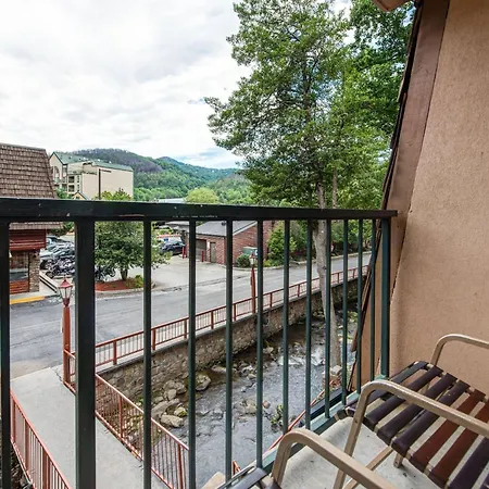 Quality Inn Creekside - Downtown Gatlinburg-2