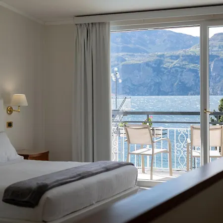 Hotel Excelsior Bay-3
