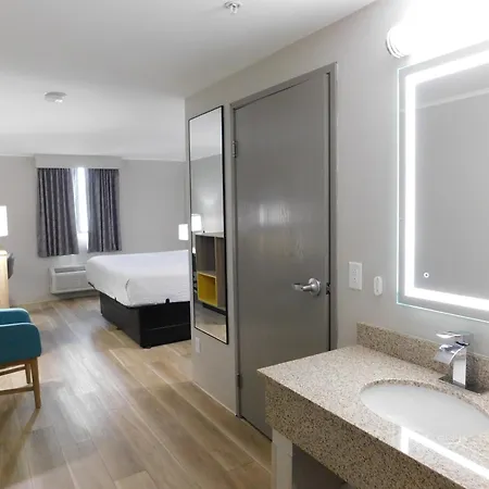 Days Inn By Wyndham Effingham-3