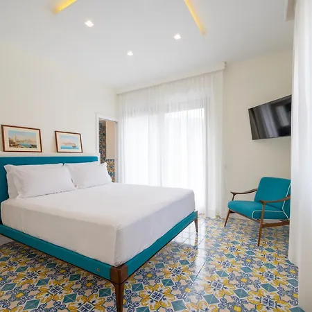Palazzo Gargiulo Luxury Rooms & Suites-2