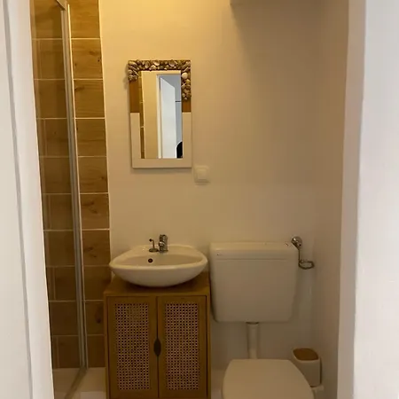 Heat Hostel-2
