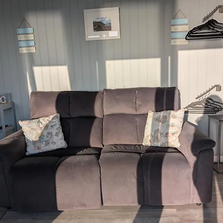 Allibella Shepherds Hut, Amazing Seaview, Private Garden, Pet Friendly-3