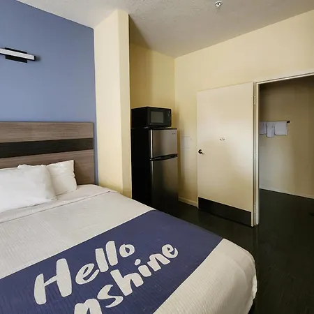 Days Inn By Wyndham Freeport-2