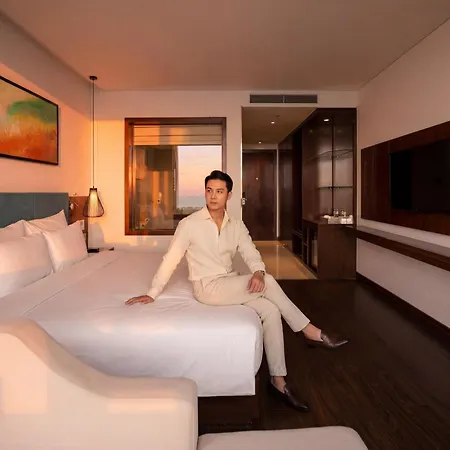 Maximilan Danang Beach Hotel-3