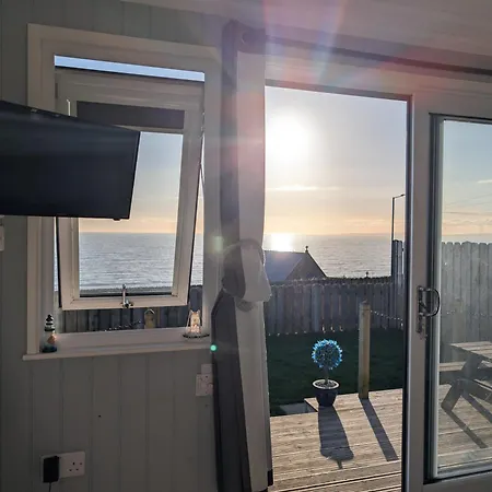 Allibella Shepherds Hut, Amazing Seaview, Private Garden, Pet Friendly-2