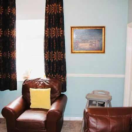 Central Bar Guesthouse-3