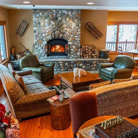 Vagabond Lodge At Kicking Horse-3