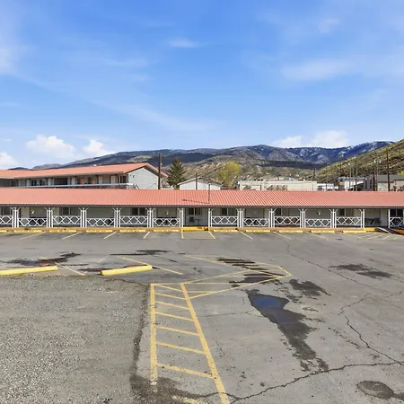 Canada'S Best Value Desert Inn & Suites-3