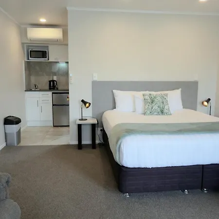 Bk'S Pohutukawa Lodge-2