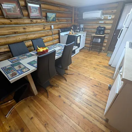 Yellowstone Motel - Adults Only - All Rooms Have Kitchens-2