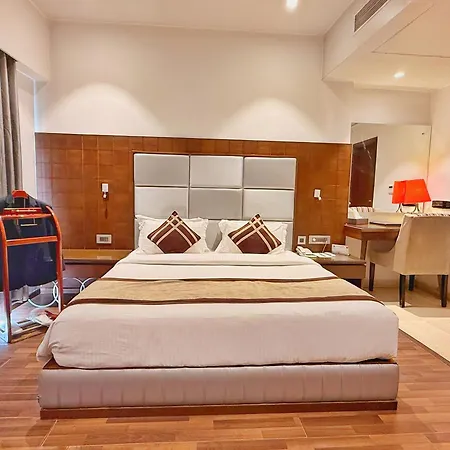 Sawera Grand Luxury Stay Near Golden Temple-2