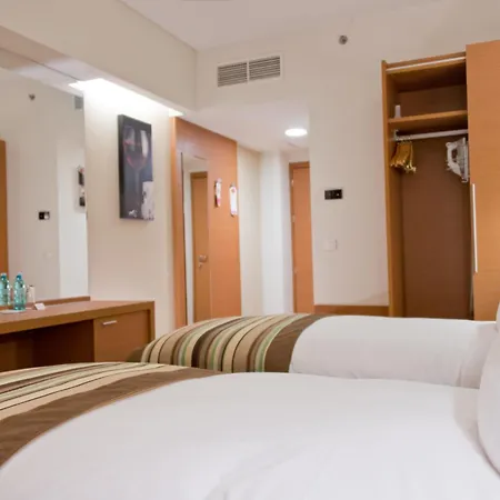 Ramada By Wyndham Oradea-3