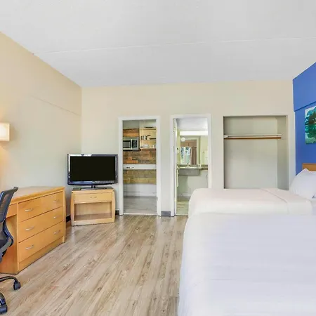 Days Inn By Wyndham Golden-3