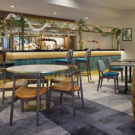 Doubletree By Hilton Dartford Bridge-2