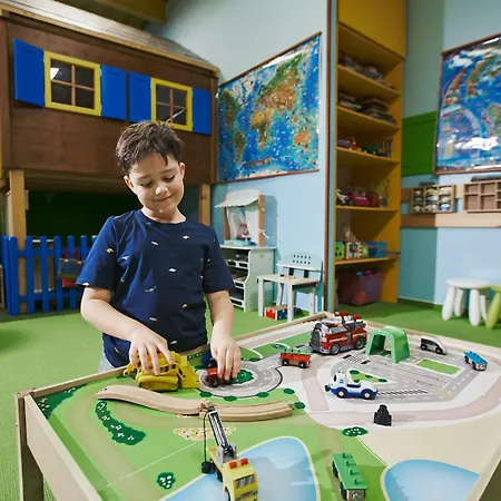 Atrium Hotel - Family Friendly-2