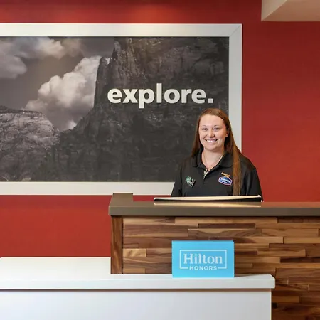 Hampton Inn Phoenix-Chandler-2