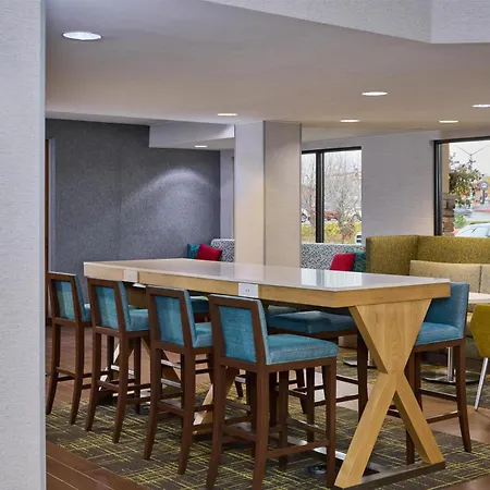 Hampton Inn Anchorage-2