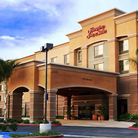Hampton Inn & Suites Seal Beach-3