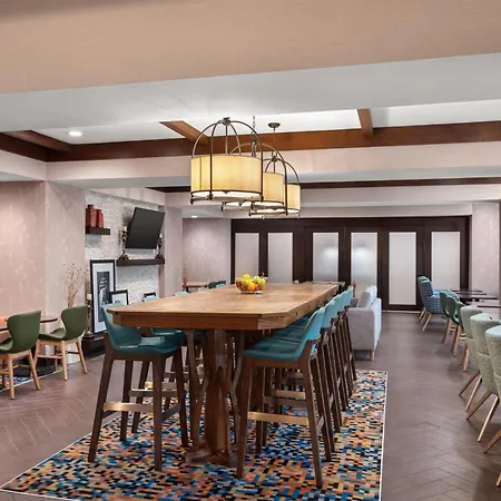 Hampton Inn & Suites Fresno-3