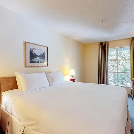 Glacier Lodge-2