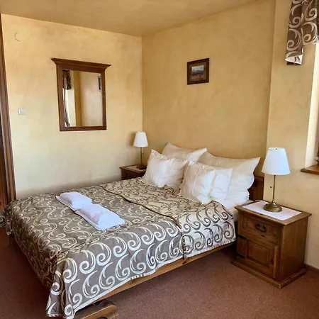 Hotel Dwor Karolowka-2