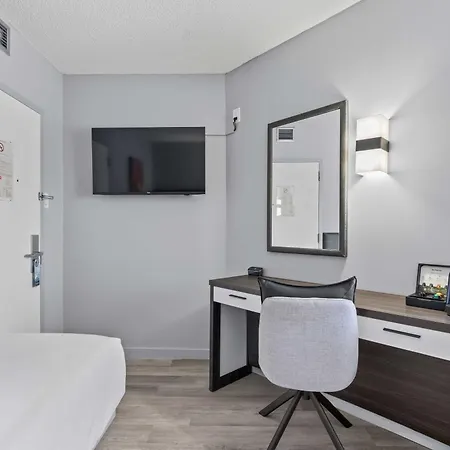 Travelodge By Wyndham Montreal Centre-3