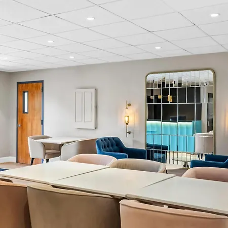 Days Inn & Suites By Wyndham Peachtree Corners Norcross-3