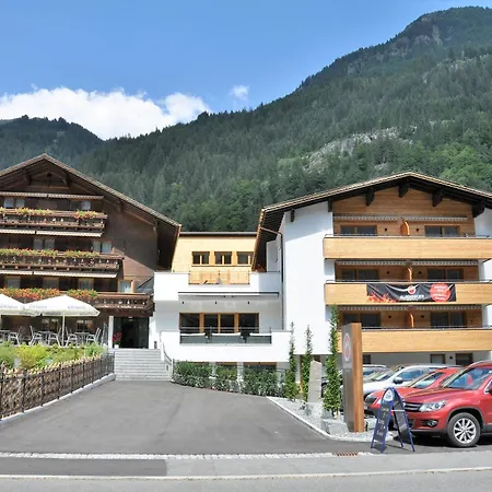 Hotel Alpenfeuer Montafon-3
