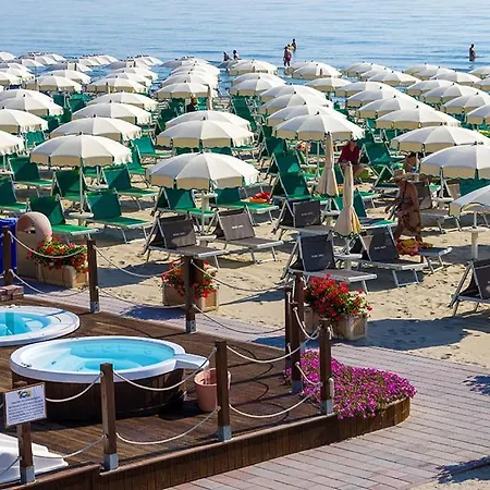 Hotel Torremaura Fronte Mare Con Beach Club-3