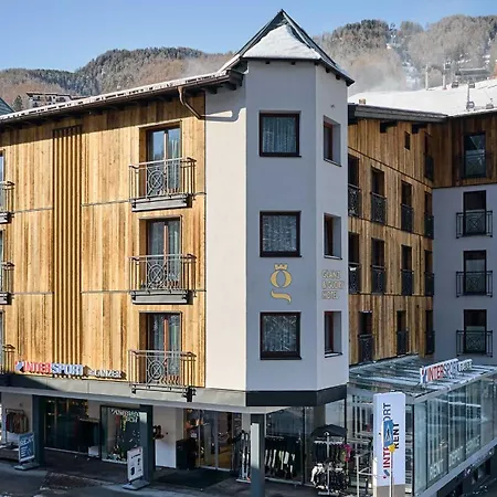 Glanz & Glory Hotel-3