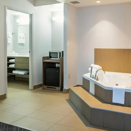 Comfort Inn & Suites Barrie - Highway 400-3