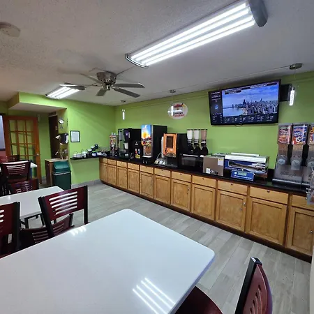 Super 8 By Wyndham Emporia-2