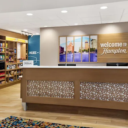 Hampton Inn & Suites Syracuse North Airport Area-3