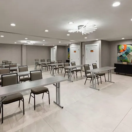 La Quinta By Wyndham Laredo Airport-2