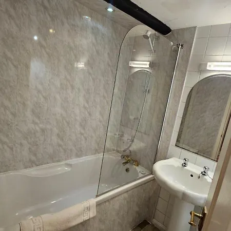 The Rose And Crown Hotel-3