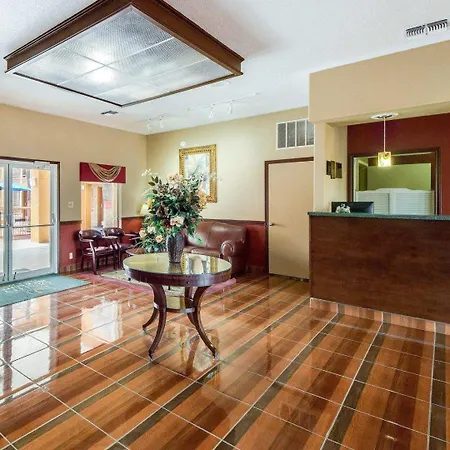 Econo Lodge Inn & Suites Eagle Pass-2