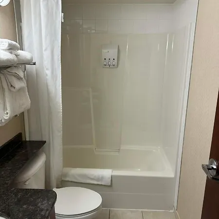 Lakeview Inns & Suites - Slave Lake-3
